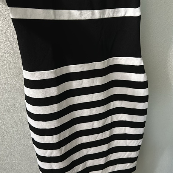 Black & White Fitted Dress - Picture 5 of 7